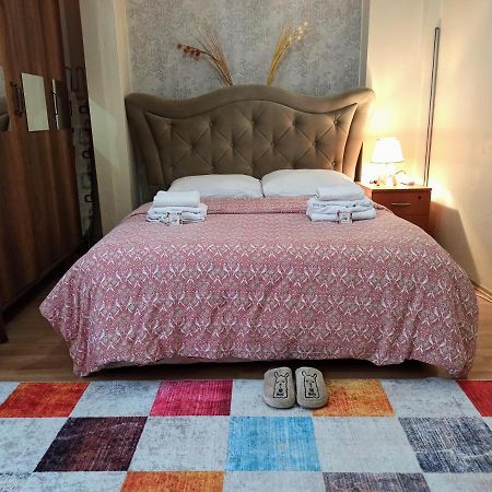 Private Room Close To Merter And Gungoren Textile Center Istanbul Exterior foto